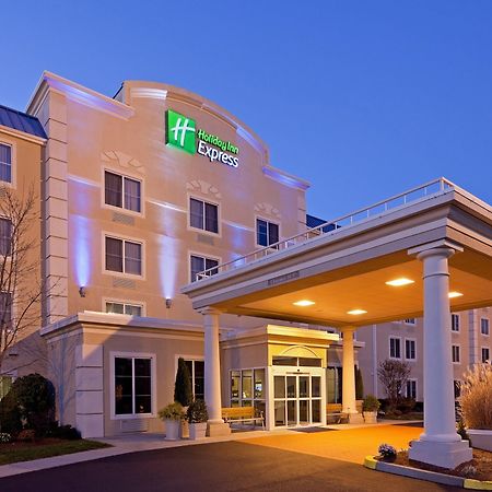 Holiday Inn Express Boston/Milford Hotel, An Ihg Hotel Exterior photo