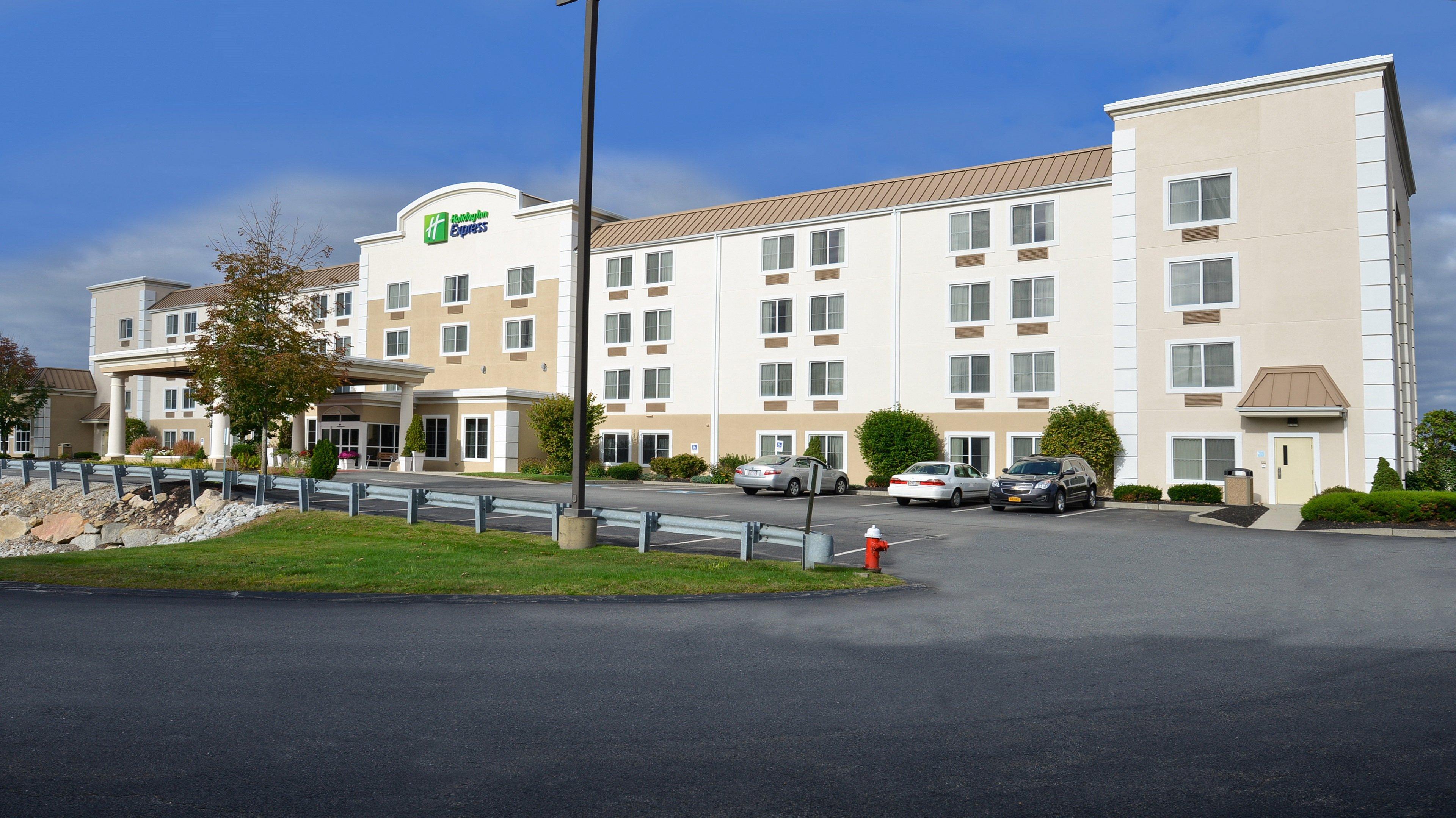 Holiday Inn Express Boston/Milford Hotel, An Ihg Hotel Exterior photo