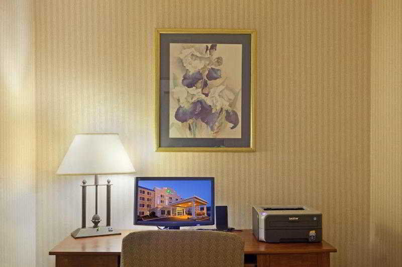 Holiday Inn Express Boston/Milford Hotel, An Ihg Hotel Facilities photo