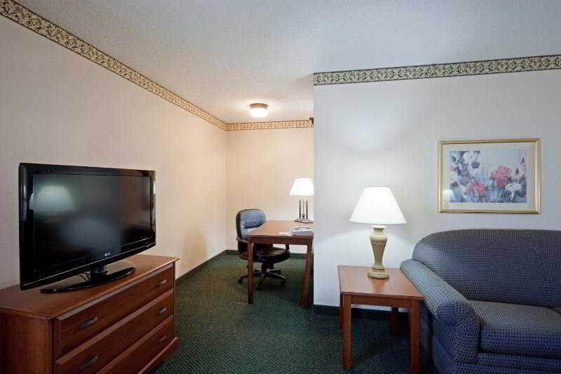 Holiday Inn Express Boston/Milford Hotel, An Ihg Hotel Room photo